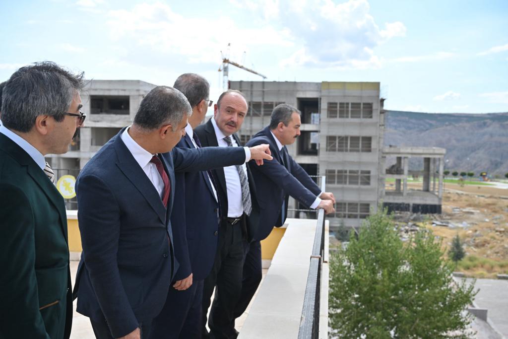 Bandırma Onyedi Eylül Üniversitesi Rektörü Prof. Dr. Süleyman Özdemir, Batı