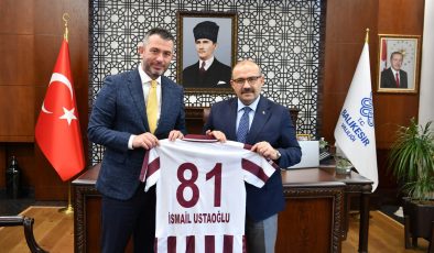 Göçmez’den Vali ve Belediye Başkanı’na forma