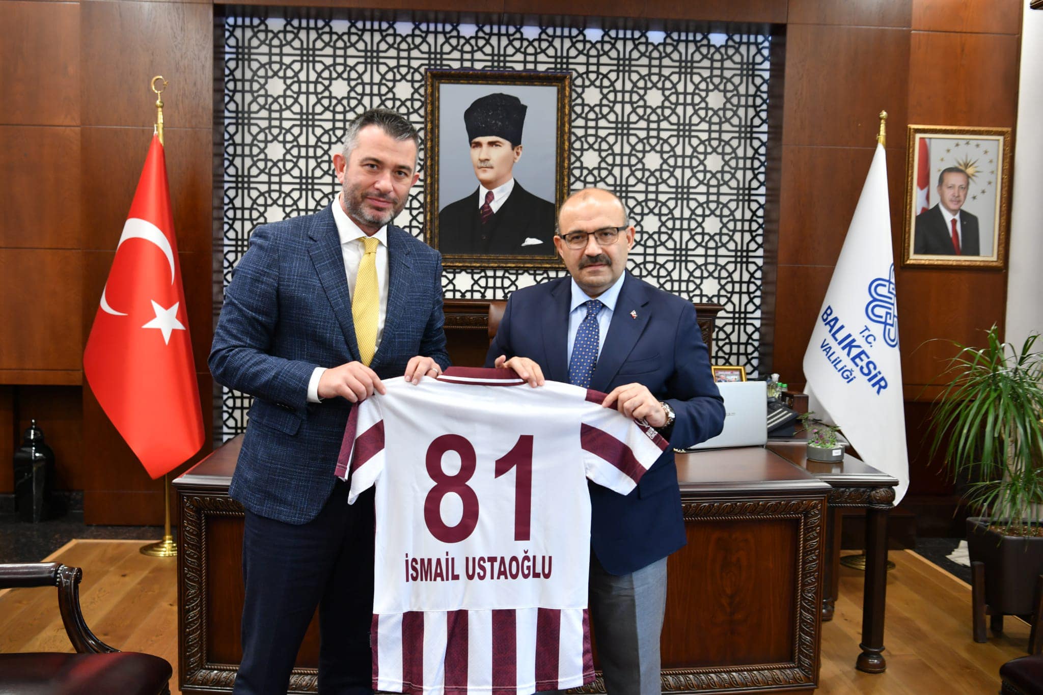 Bandırmaspor Kulübü Yönetim Kurulu Başkanı Onur Göçmez, Balıkesir Valisi İsmail