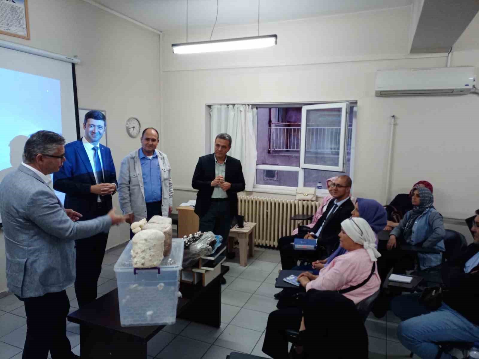 550 Kursiyere Mantar Yetiştiriciliği Kursu Verildi BALIKESİR İL TARIM VE ORMAN MÜDÜRLÜĞÜ KOORDİNASYONUNDA, BALIKESİR BÜYÜKŞEHİR BELEDİYESİ