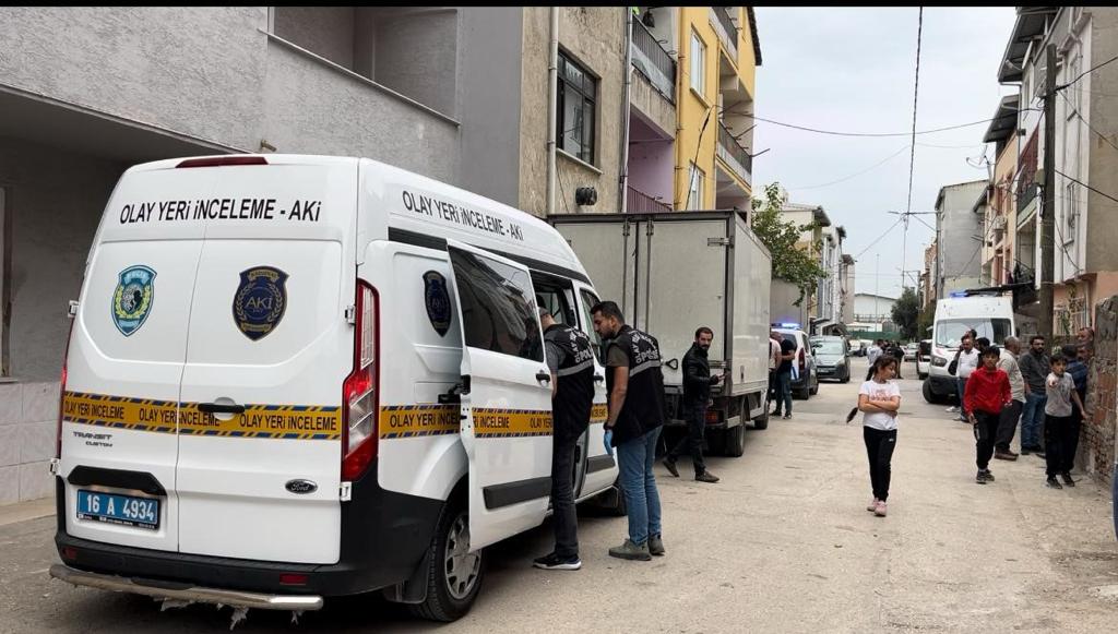 Bursa’da şüpheli ölüm: 6 aylık bebek evde ölü bulundu Bursa’da 6 aylık bebek evde ölü bulundu. 17 yaşındaki anne