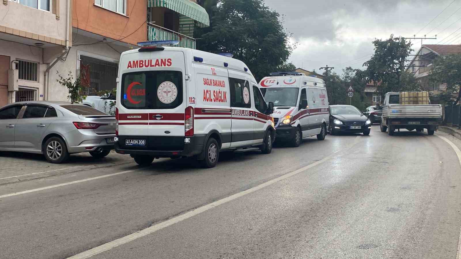 90 yaşındaki adam asılı halde bulundu KOCAELİ'NİN İZMİT İLÇESİNDE 90 YAŞINDAKİ ADAM, TEK BAŞINA YAŞADIĞI EVİNDE