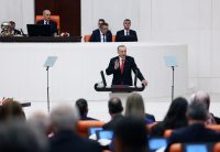 Cumhurbaşkanı Recep Tayyip Erdoğan, Meclis’ten ayrılırken Şeref Holü’nde gazetecilerin sorularını