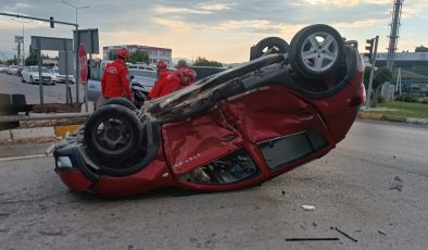 Burhaniye’de otomobiller çarpıştı: 3 yaralı