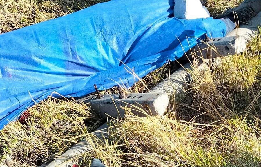 Burhaniye’de direk altında kalan işçi hayatını kaybetti Burhaniye’de, elektrik direğinin altında kalan işçi hayatını kaybetti. Kaza, Orjan