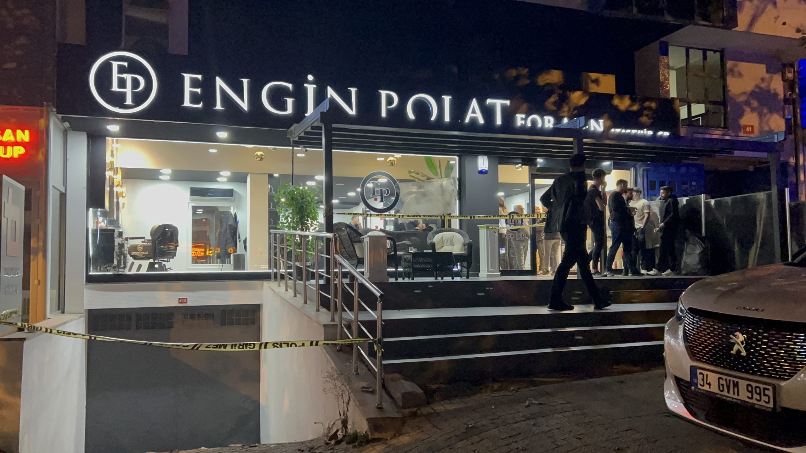 Dilan Polat’ın eşi Engin Polat’a ait kuaföre kimliği belirsiz kişi