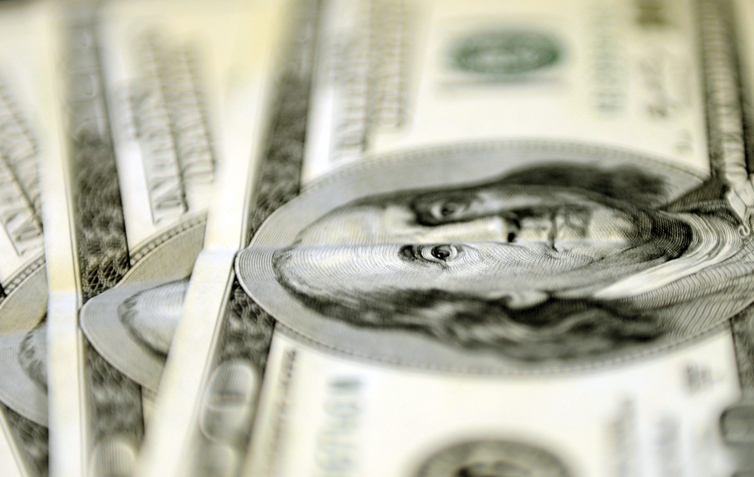 Dolar 27,7930 liradan, euro ise 29,3260 liradan güne başladı.İstanbul Kapalıçarşı’da