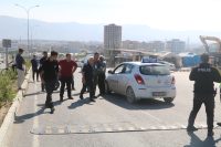 Hatay’da ehliyet sınavı esnasında komisyonun içerisinde bulunduğu otomobil, motosikletli sürücü