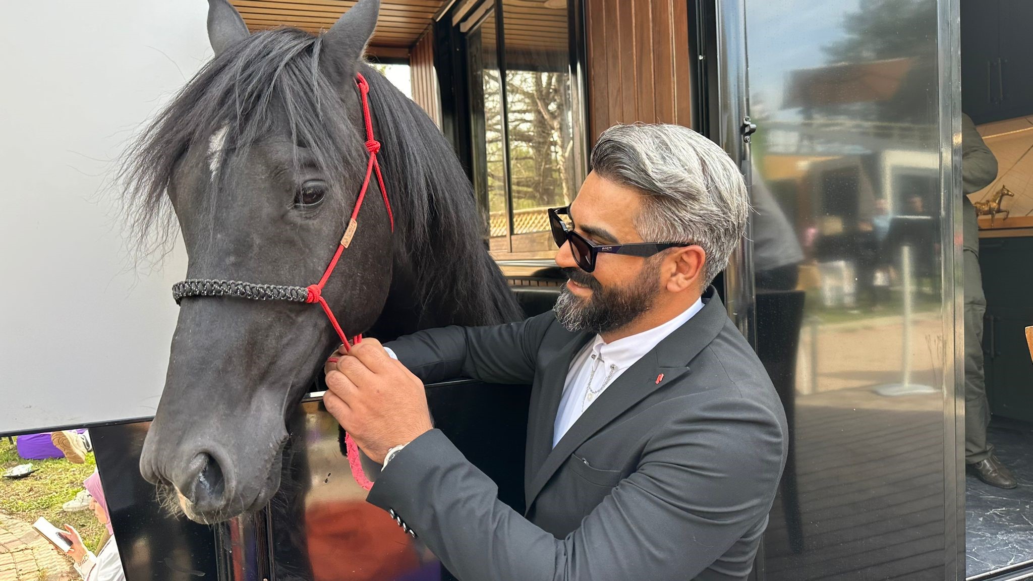 Sultanbeyli’de yüksek mimar, iş adamı Yusuf Demir, Karam isimli atını