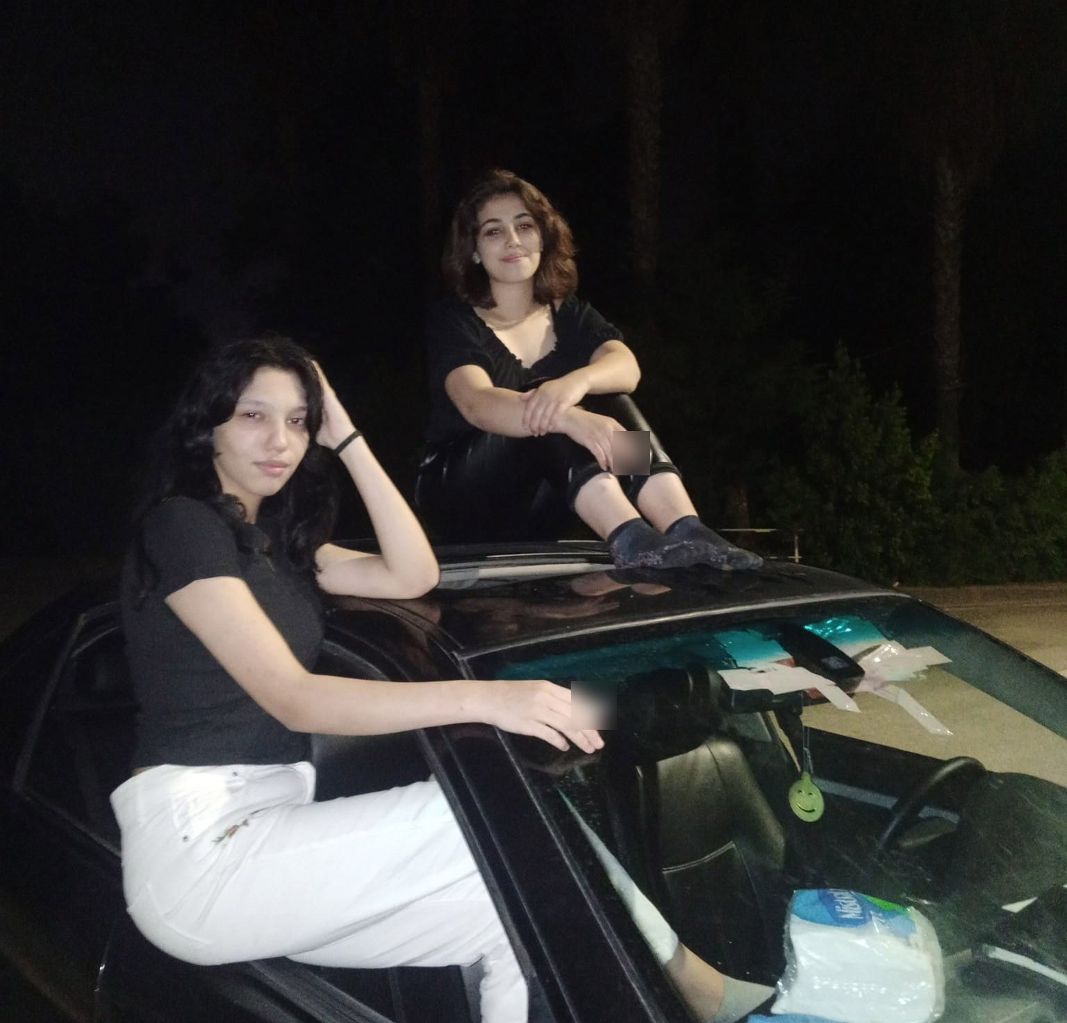 Ailelerine mesaj atıp sırra kadem basan kızlar parkta bulundu Adana’da ailelerine mesaj atıp evden kaçan kızların, parkta bulunduğu öğrenildi.Adana’da