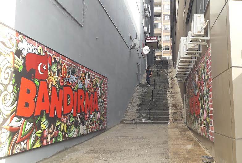 Paşabayırı Mahallesi Mehmet Akif Ersoy Caddesi ile Mehmetçik Caddesi’ni bağlayan