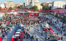 Bağcılar’da klasik otomobillerden “Cumhuriyet Konvoyu”