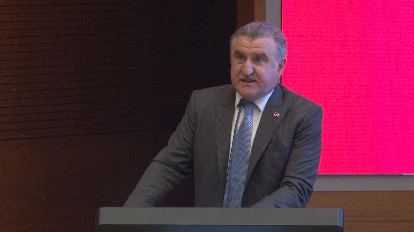 Gençlik ve Spor Bakanı (GSB) Osman Aşkın Bak, bazı amatör