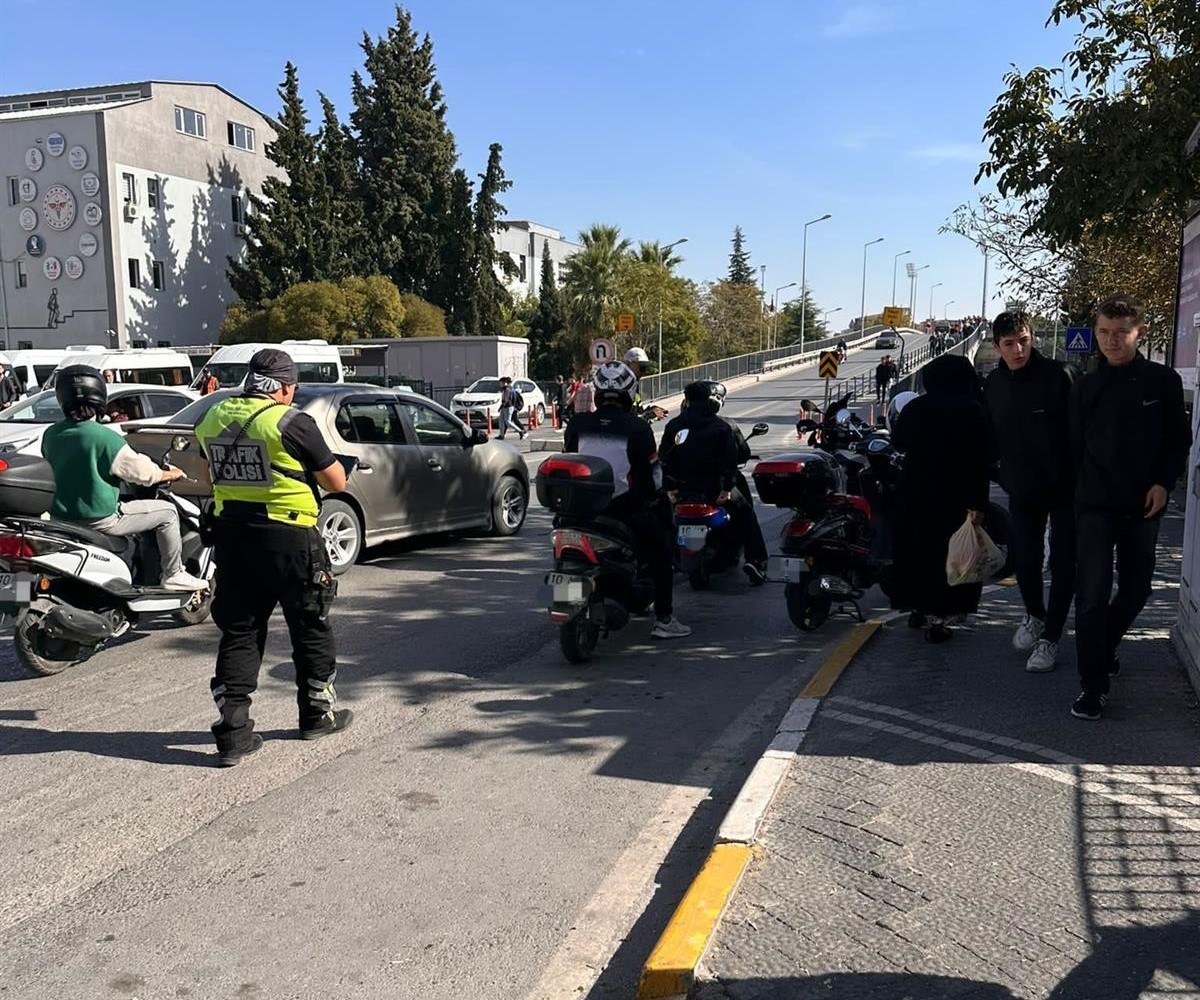 Balıkesir İl Emniyet Müdürlüğü Trafik ekipleri il merkezinde gerçekleştirdiği denetimlerde
