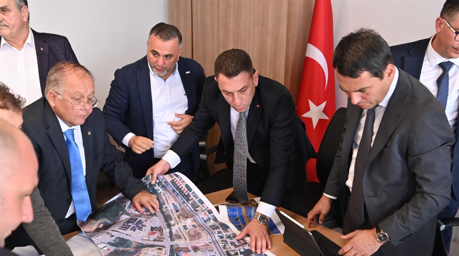 Büyükşehir Belediyesi; sabah ve akşam saatlerinde trafiğin yoğun olarak yaşandığı