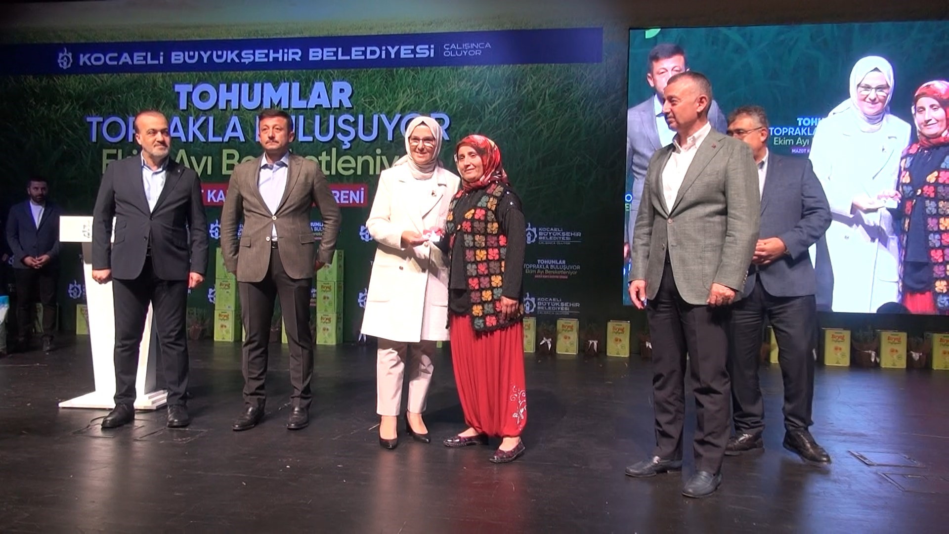 Biberiye ayçiçeği yağında koruyucu olarak kullanıldı Kocaeli’de çiftçilere verilen mazot kartı dağıtım töreninde biberiyenin ayçiçeği yağında
