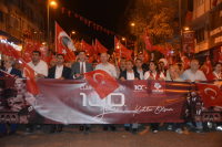 Bandırma’da Cumhuriyet’in 100. Yılı kapsamında Fener Alayı kortej yürüyüşü gerçekleştirildi.