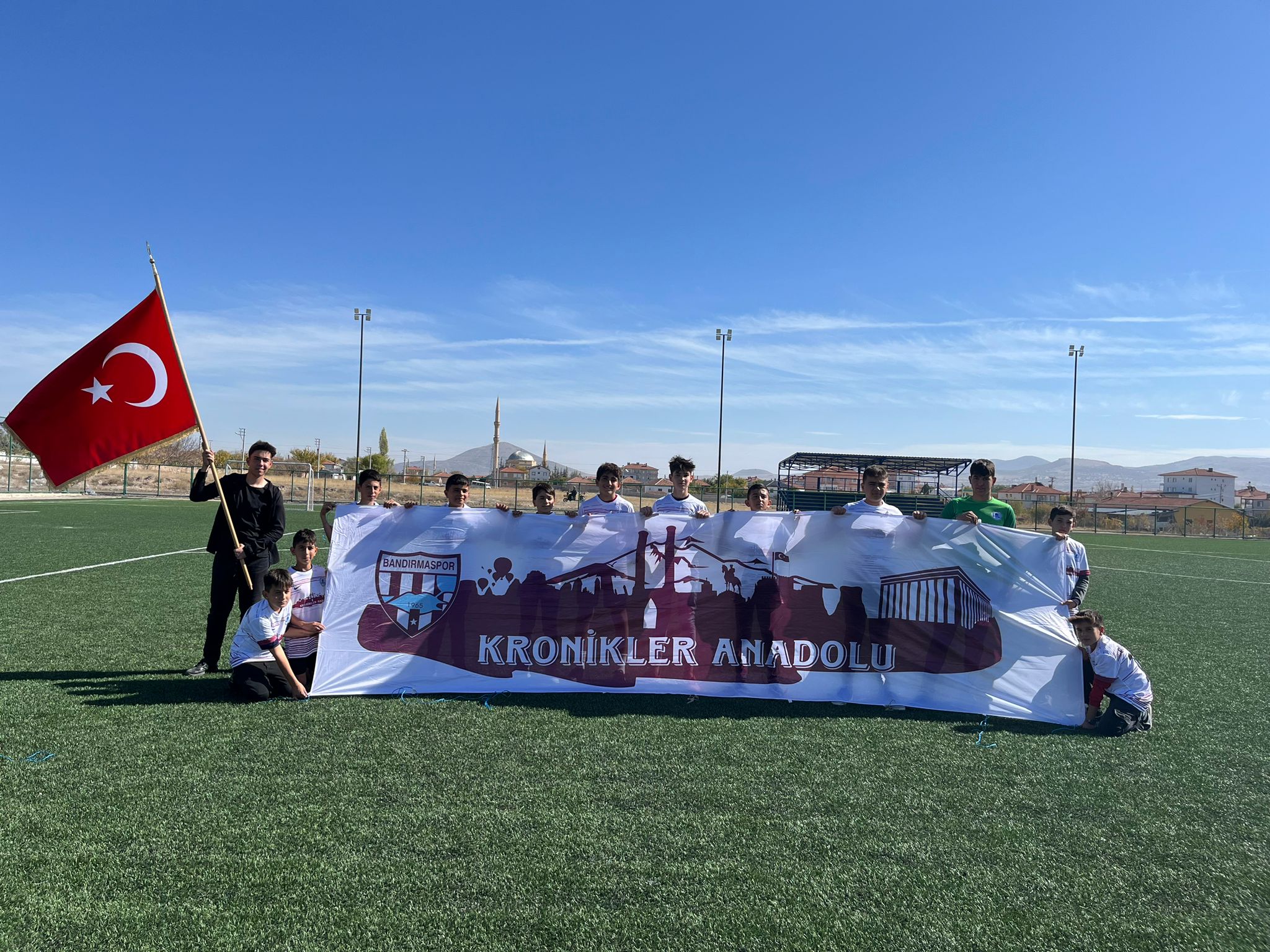 Bandırmaspor Kronikler Anadolu Taraftar Grubu, Cumhuriyet’in 100’üncü yılına özel öğrencilere