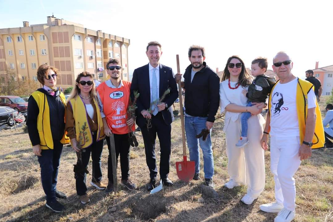 Bandırma’da, Bandırma Belediyesi, Bandırma Rotary Kulübü, Bandırma Lions Kulübü, Atatürkçü