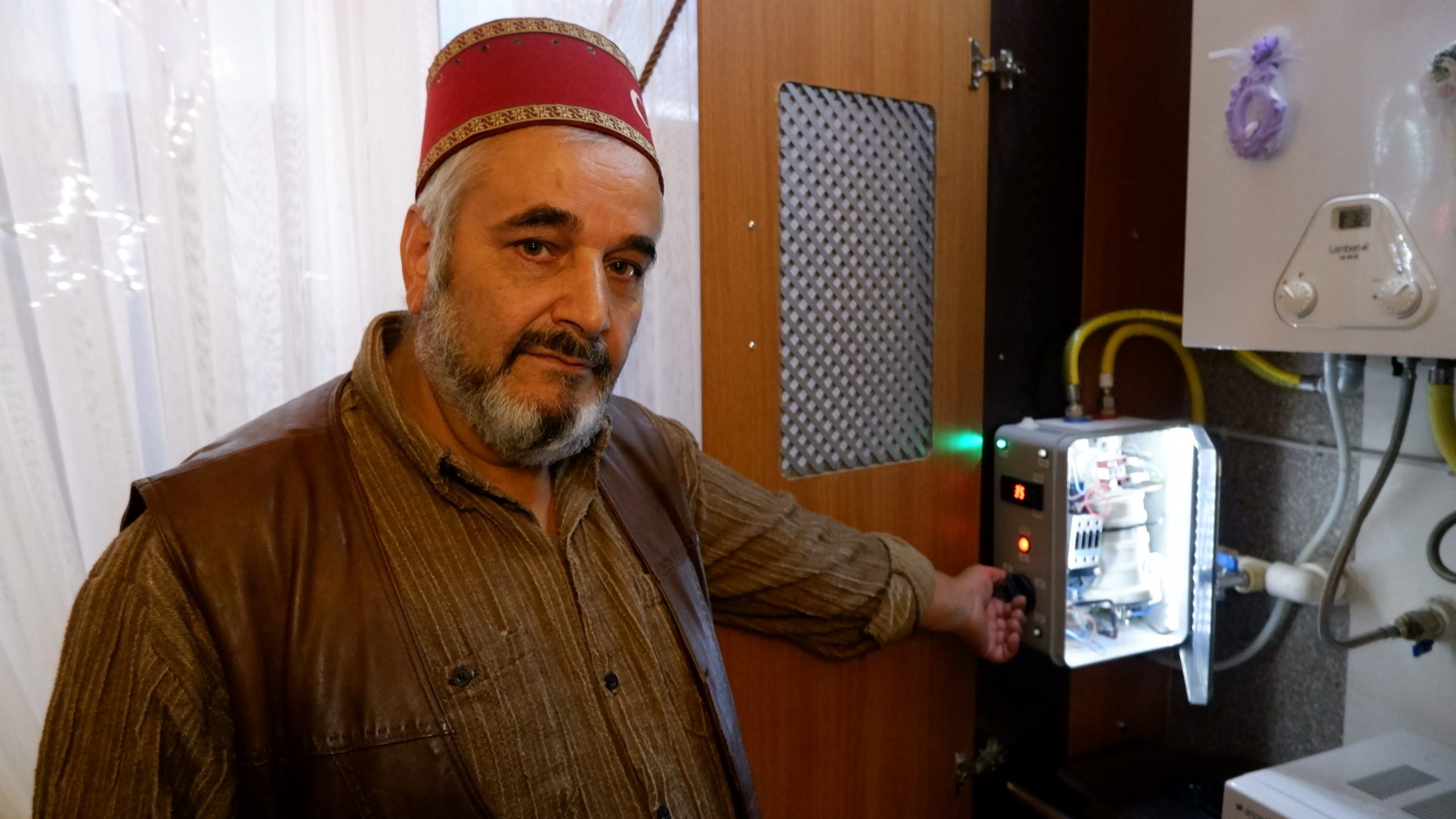 Erzurumlu elektrik teknisyeni Ebubekir Taşbaşı, geliştirdiği tasarruflu ve elektrikli kombi