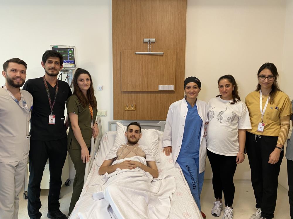 Hızla kilo verdiği için hastaneye giden genç adamın kalbinde tümör
