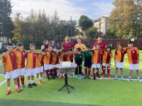 Bandırma’daki Galatasaray Futbol Okulu çatısı altında çocukların sosyal gelişmeleri ve