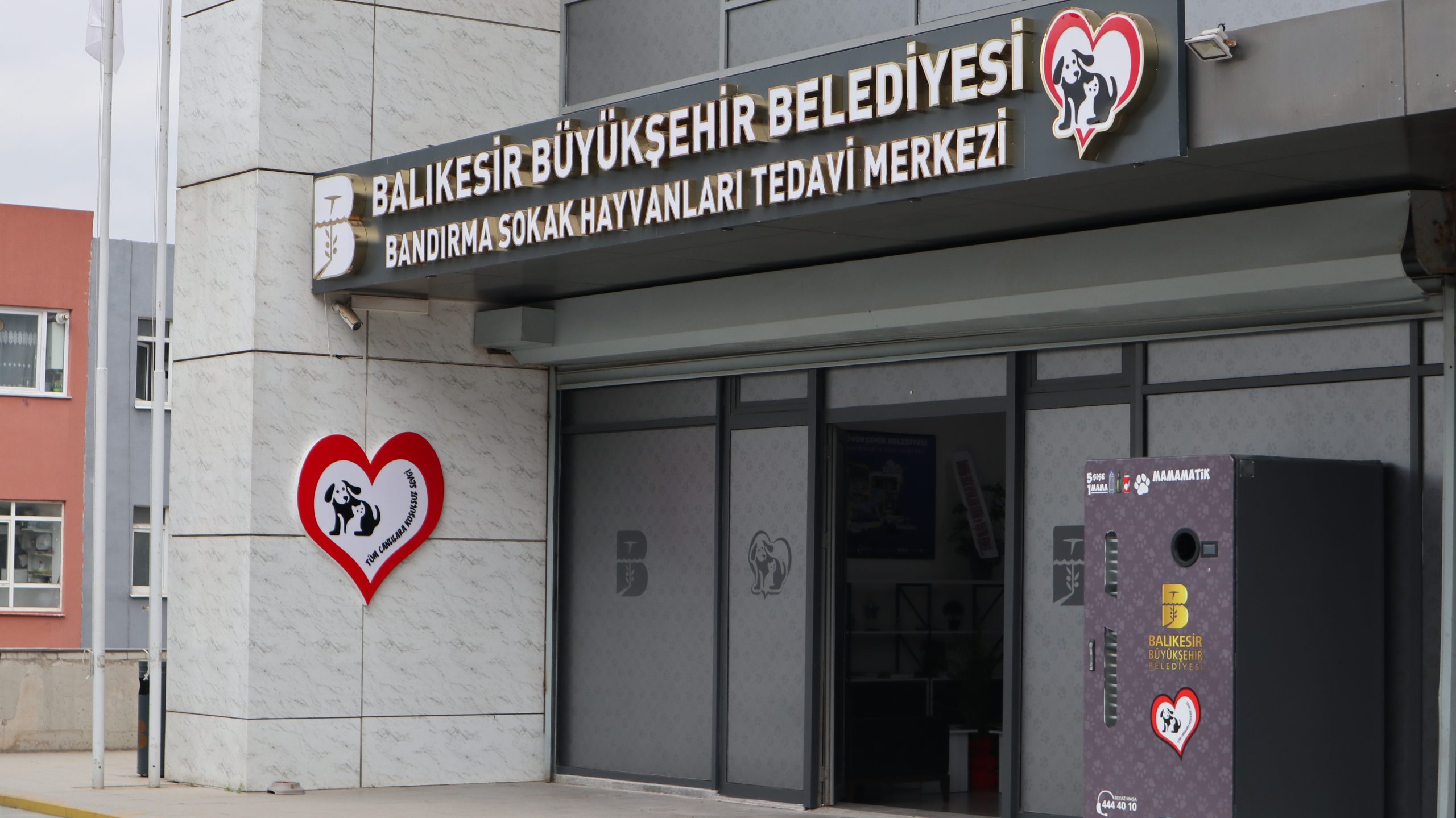 Balıkesir Büyükşehir Belediyesi’nin hizmete aldığı Bandırma Sokak Hayvanları Tedavi Merkezi