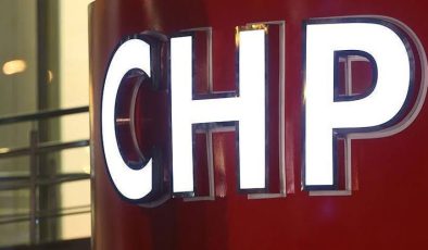 CHP Genel Başkanı Kılıçdaroğlu, Meclis açılışında rakibi Özgür Özel’le tokalaştı