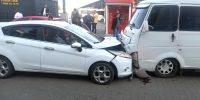 Balıkesir’in Edremit ilçesinde otomobil ve minibüsün çarpışması sonucu meydana gelen