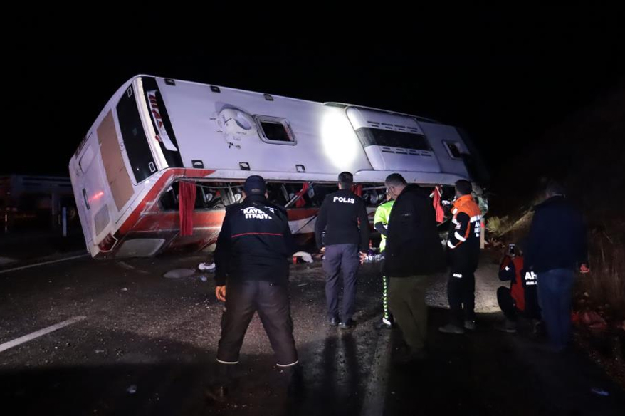 Kayseri’de yolcu otobüsü devrildi Kayseri’nin Pınarbaşı ilçesinde yolcu otobüsünün devrilmesi sonucu 8’i ağır, 38