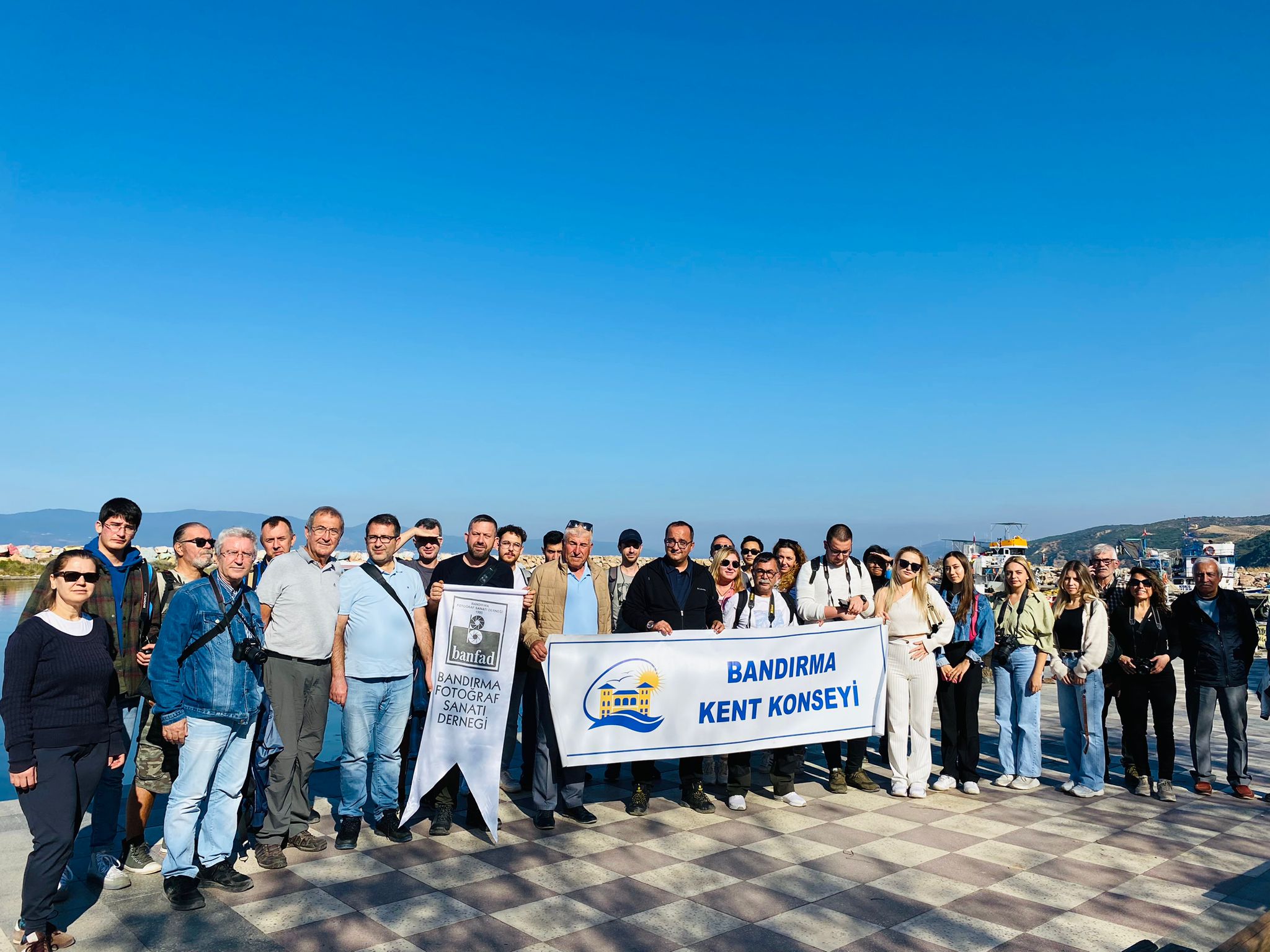 Bandırma’nın tarihi ve doğal zenginliklerini keşfe çıktılar Bandırma Kent Konseyi ile Bandırma Fotoğraf Sanatı Derneği(BANFAD) iş birliğiyle