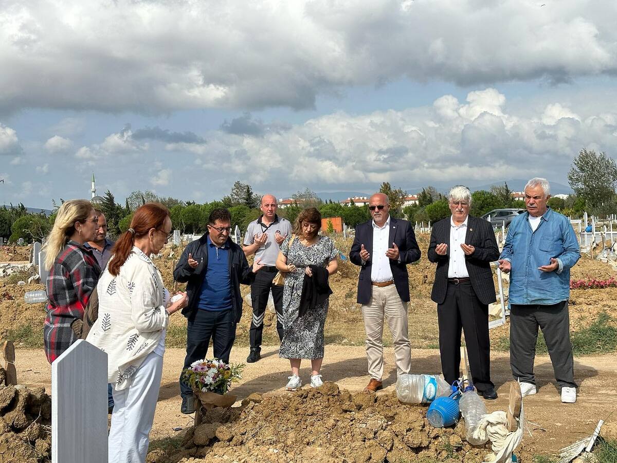 Oyuncu Halil Ergün ve Bandırmalı Oyuncu Meriç Başaran, Yazar Pakize