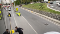 Bağcılar’da seyir halindeki İETT otobüsünü trafikte sıkıştırıp hakaret ve tehditlerde