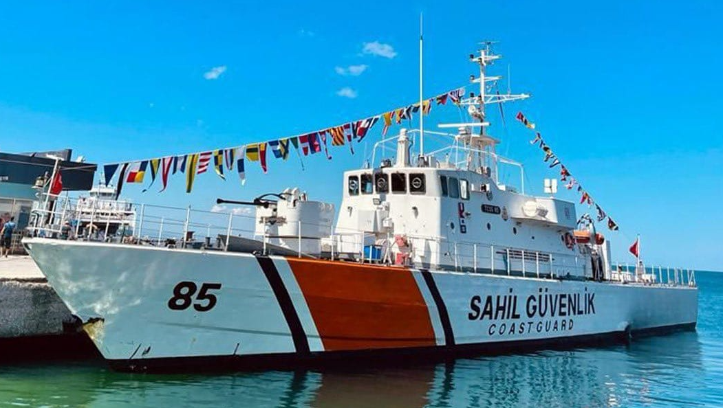 Bayramlarda ve özel günlerde halkın ziyaretine açılan  TCSG-45 sahil güvenlik