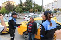 Kırşehir’de taksicileri “iban at paranı atayım” diyerek dolandıran şahıs polis