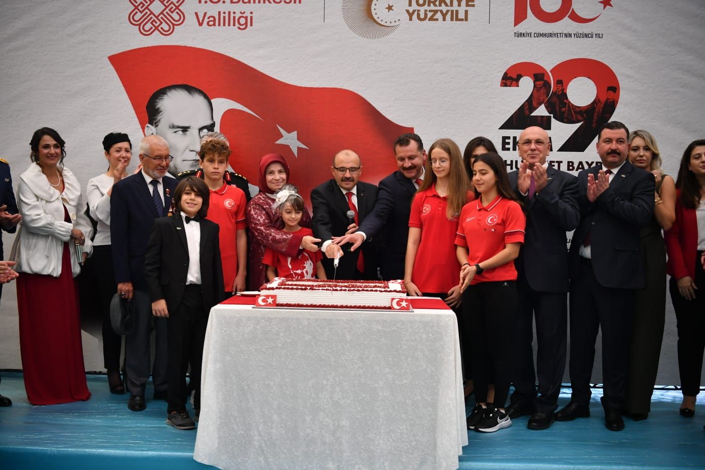 Cumhuriyet Bayramı Resepsiyonu Gerçekleştirildi Vali İsmail Ustaoğlu ve Eşi Şenay Ustaoğlu ev sahipliğinde Cumhuriyetimizin