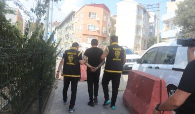 Polislere çarpıp kaçmaya çalıştı