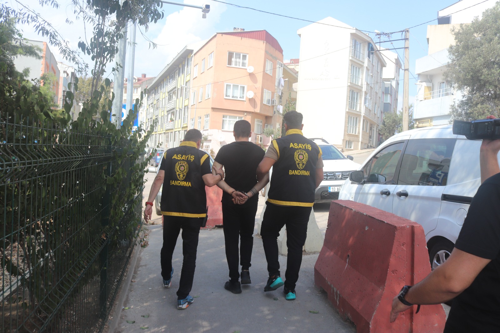 2 ayrı suçtan aranan Z.B.A (27) isimli şahıs, Motosikletli Polis