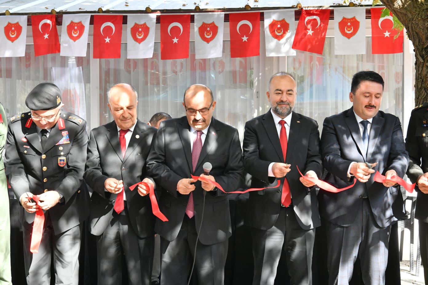Vali İsmail Ustaoğlu, Türkiye Emekli Astsubaylar Derneği (TEMAD) tarafından gerçekleştirilen