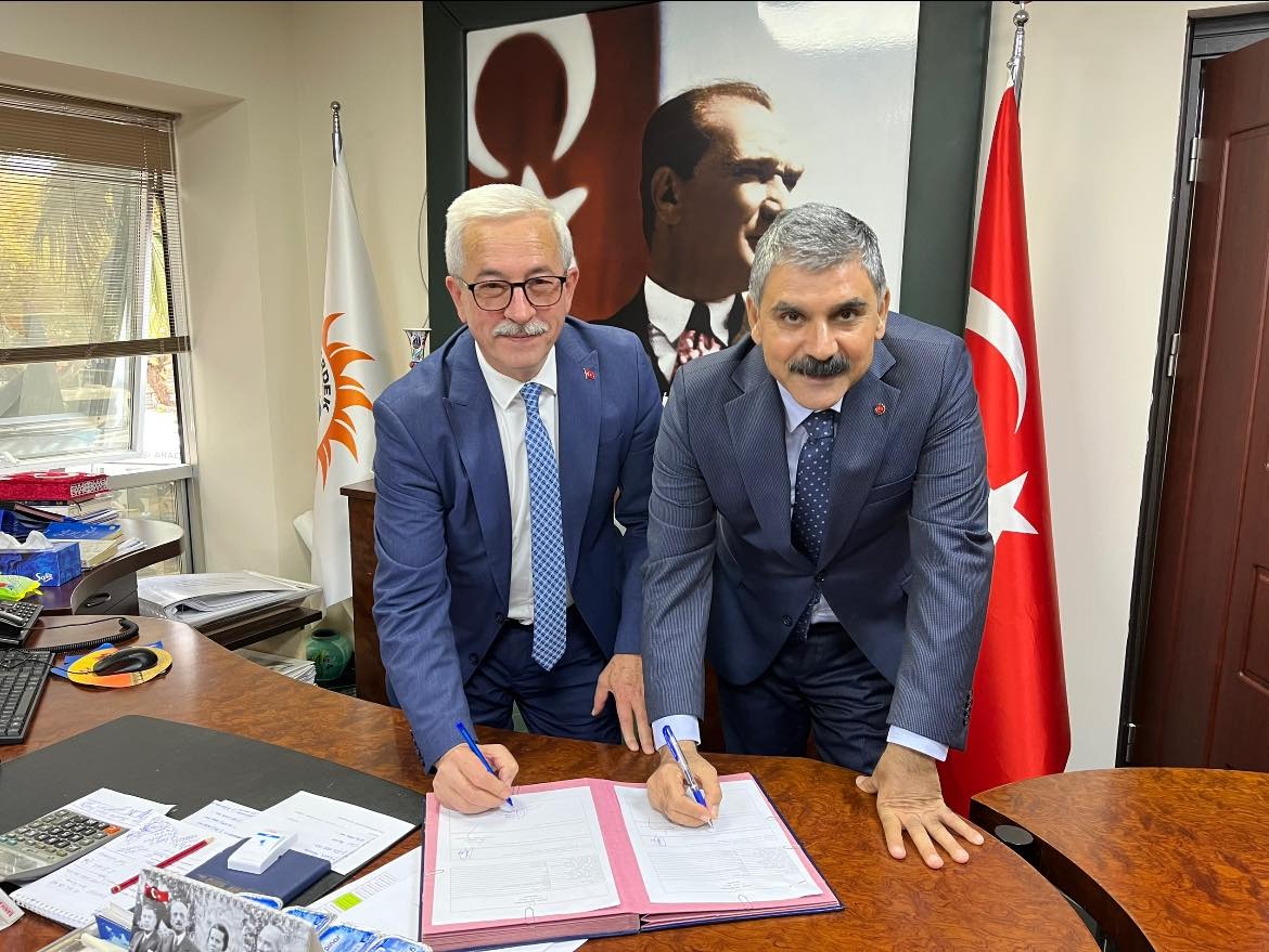 Erdek Belediye Başkanı Burhan Karışık, DİSK’e bağlı Genel İş Sendikası