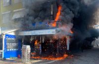 Erdek’te bir restaurantta meydana gelen baca yangını korku dolu anlar