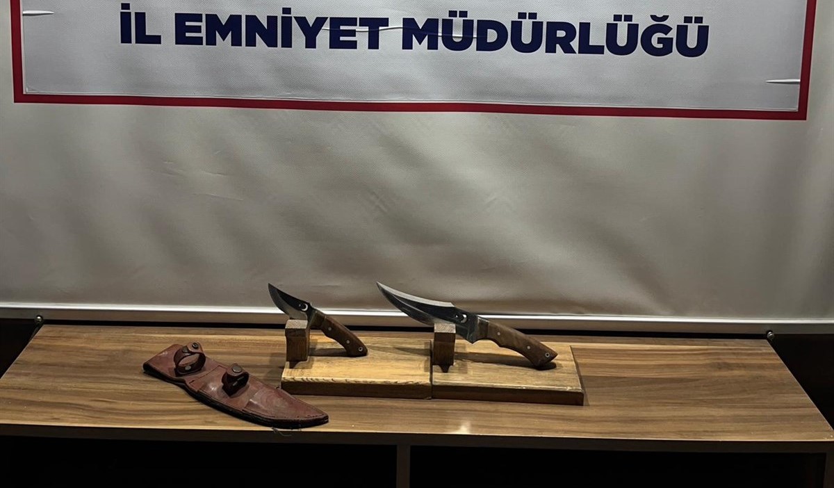 Bandırma İlçe Emniyet Müdürlüğüne dün gece yarısı 17 Eylül Mahallesi,