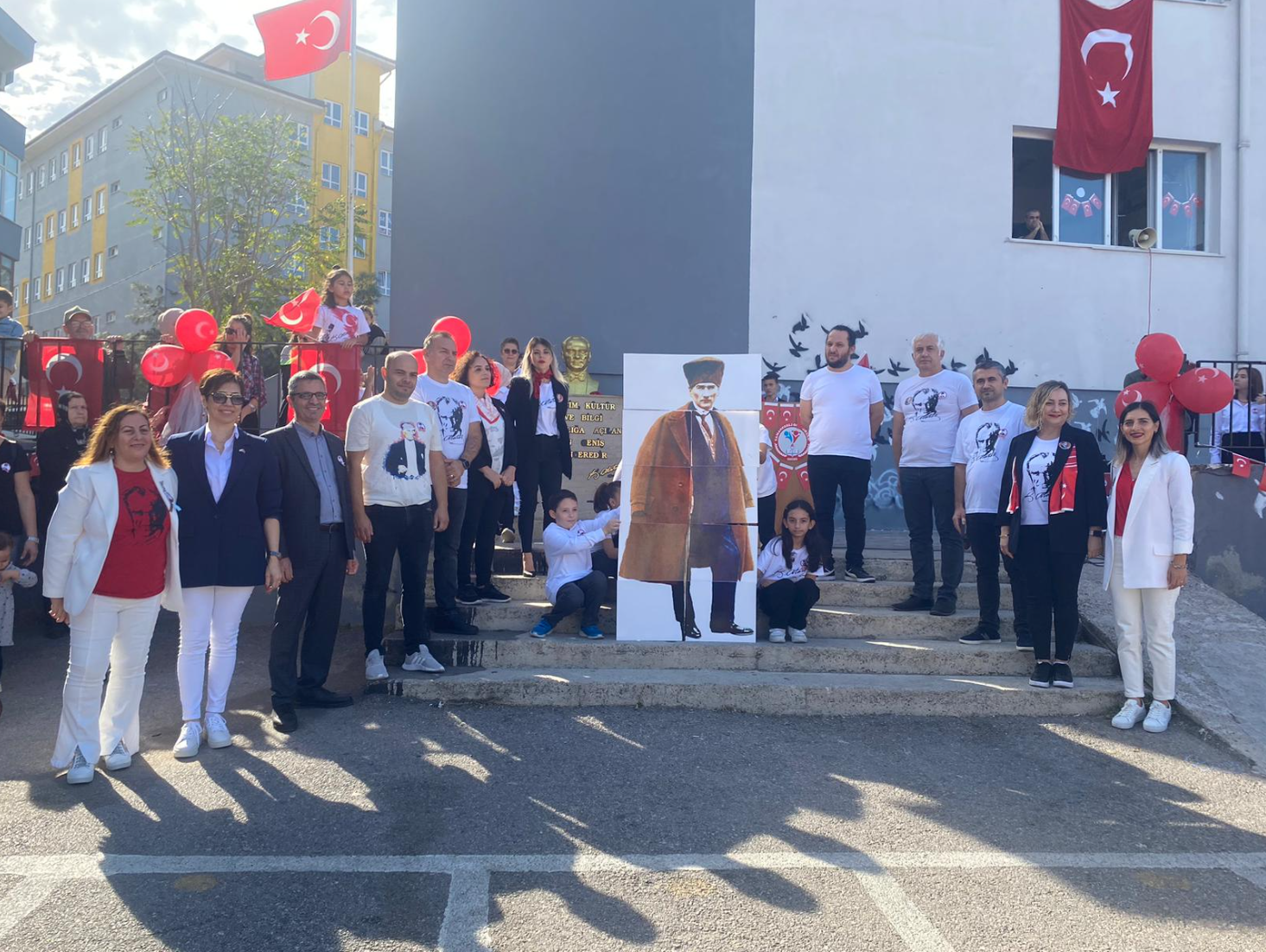 Bandırma Yaman Egeli Ortaokulu’nda Cumhuriyet’in 100. yılı kapsamında çeşitli etkinlikler
