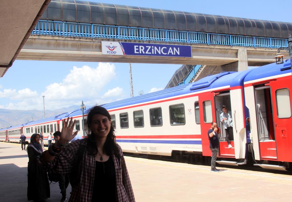 Yurt içinde ikamet eden 13 milyon 639 bin kişi seyahate çıktı Nisan, Mayıs ve Haziran aylarından oluşan ikinci çeyrekte, yurt içinde