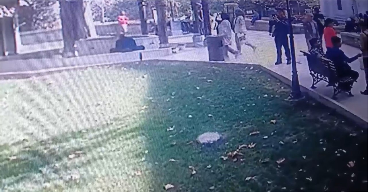 BURSA’DA ŞADIRVANDA ABDEST ALAN ADAMIN ARKASINDAN YAKLAŞARAK CEKETİNDEKİ CÜZDANI ÇALAN