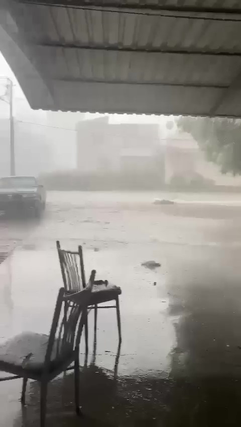 Adana’da fırtına çatıları uçurdu ADANA’DA YAĞMUR VE FIRTINA HAYATI OLUMSUZ ETKİLERKEN BAZI ÇATILAR UÇTU.