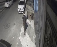 ARNAVUTKÖY’DE ALKOLLÜ OLDUĞU İDDİA EDİLEN ADAM AYAKTA DURMAKTA ZORLANINCA ORTAYA