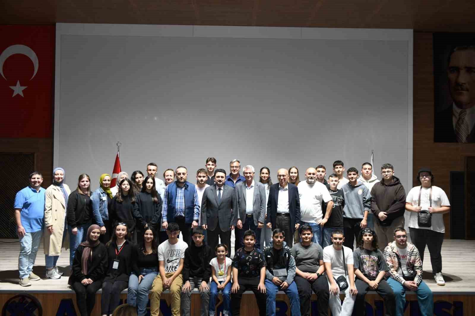 Almanya’dan gelen gençler Altıeylül’de ağırlandı ALMANYA’DAN GELEN GENÇLER ALTIEYLÜL'DE AĞIRLANDI