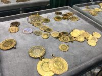 Gram altın haftaya rekorla başladı. Ons altın 2 bin dolar