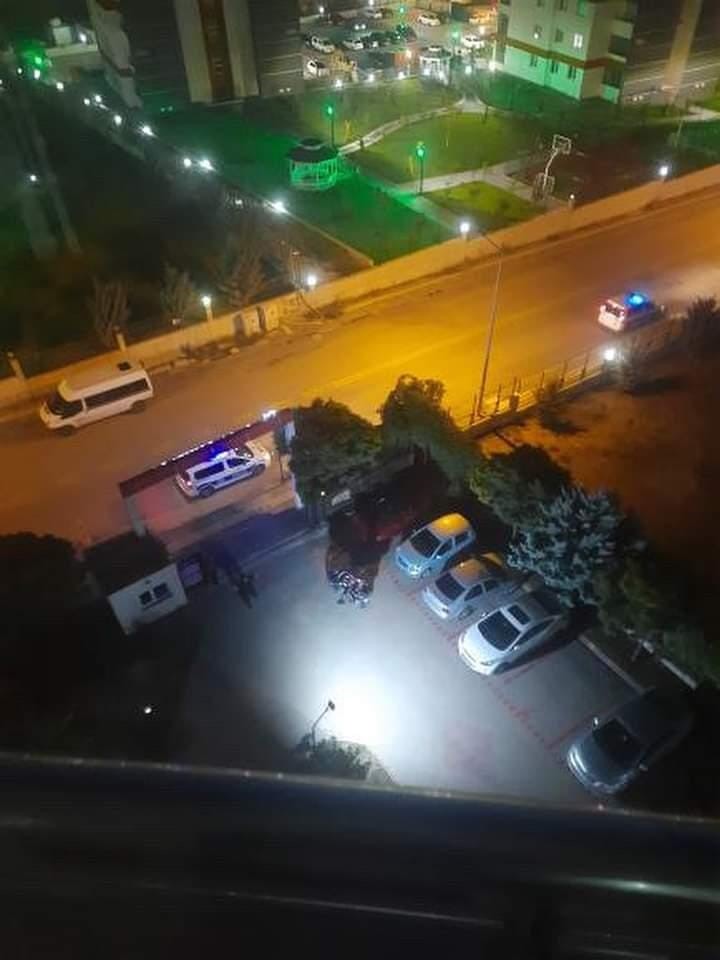 ANKARA’NIN YENİMAHALLE İLÇESİNDE SOKAK ORTASINDA YAŞANAN ÇATIŞMA ANI CEP TELEFONU